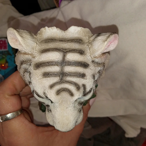 Blue Eyed Siberian Bengal White Tiger Bust Desktop Plaque Figurine - Picture 4 of 6